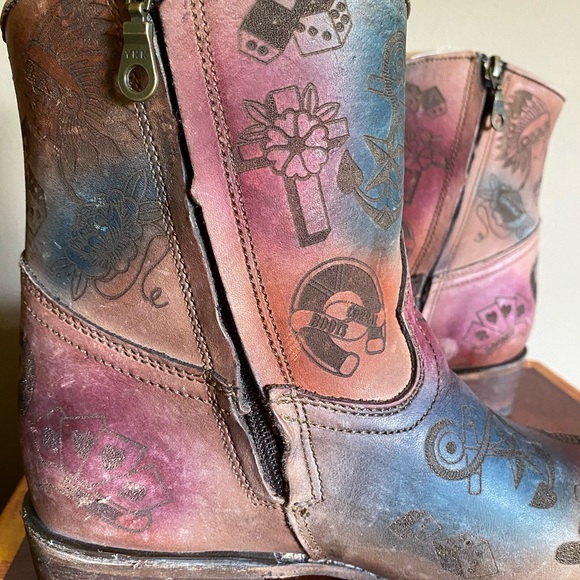 Corral Women’s Vintage Multi Color Engraved Boot - Picture 4 of 14